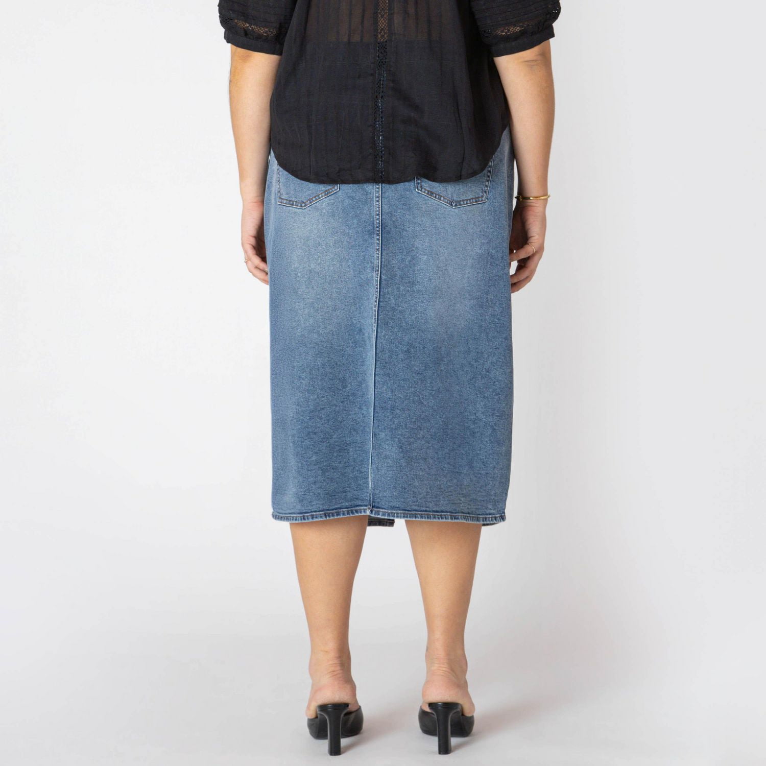 Devoted Women’s Plus size midi denim skirt