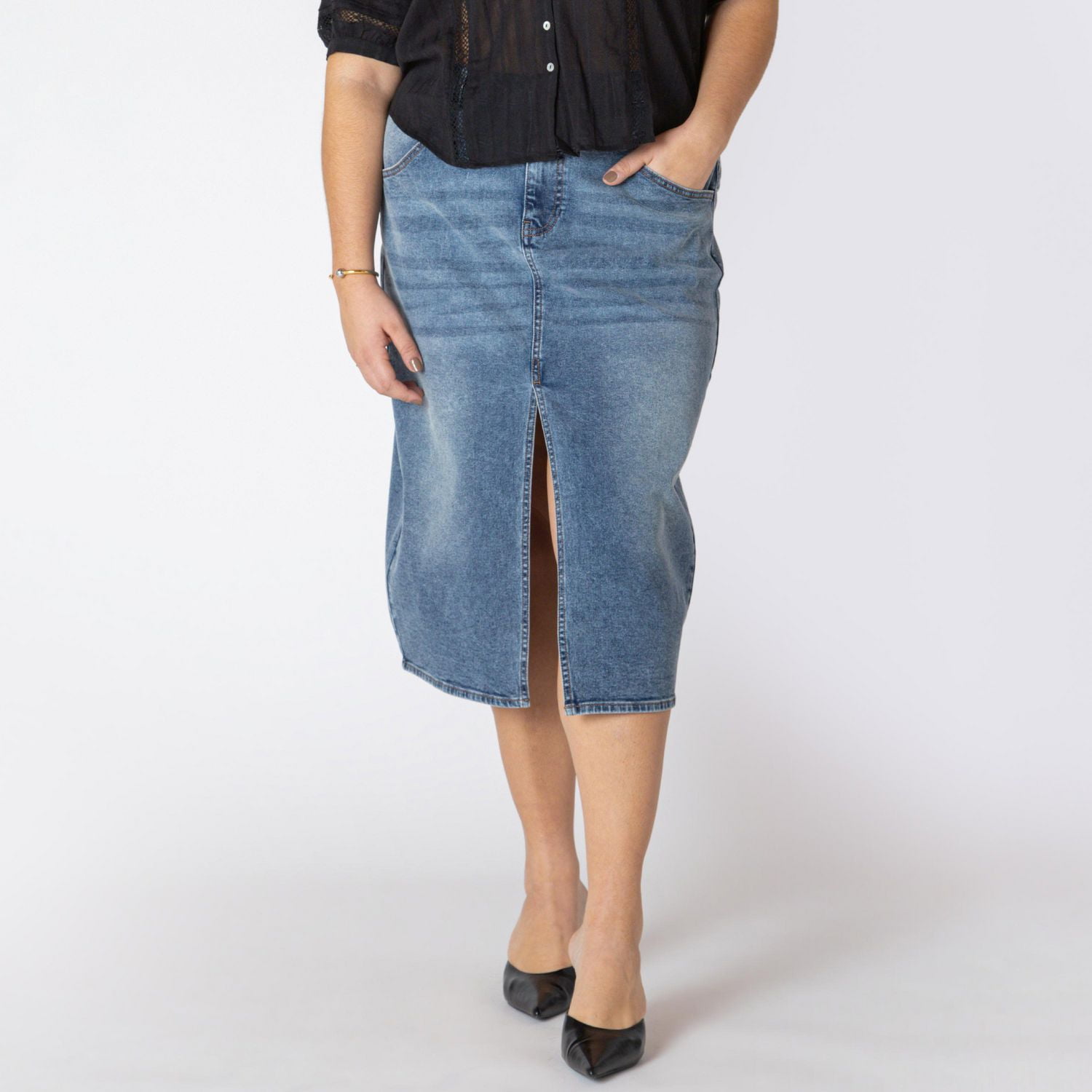 Devoted Women’s Plus size midi denim skirt