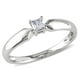 Bague de fiançailles Miabella avec 0.10 carat de diamant solitaire de coupe-princesse en or blanc 10k – image 1 sur 3