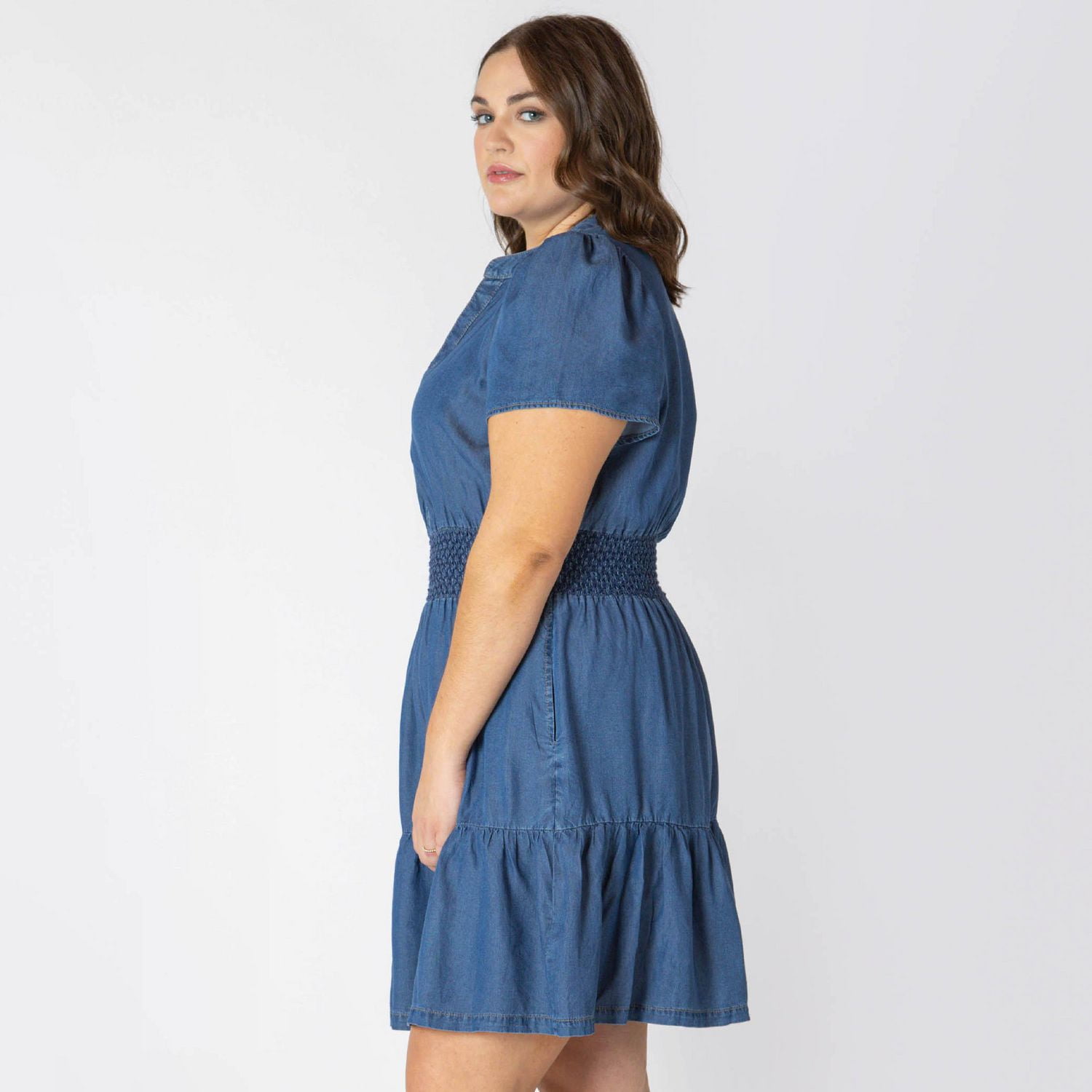 Devoted Taille Plus Femme mini robe en denim à manches courtes