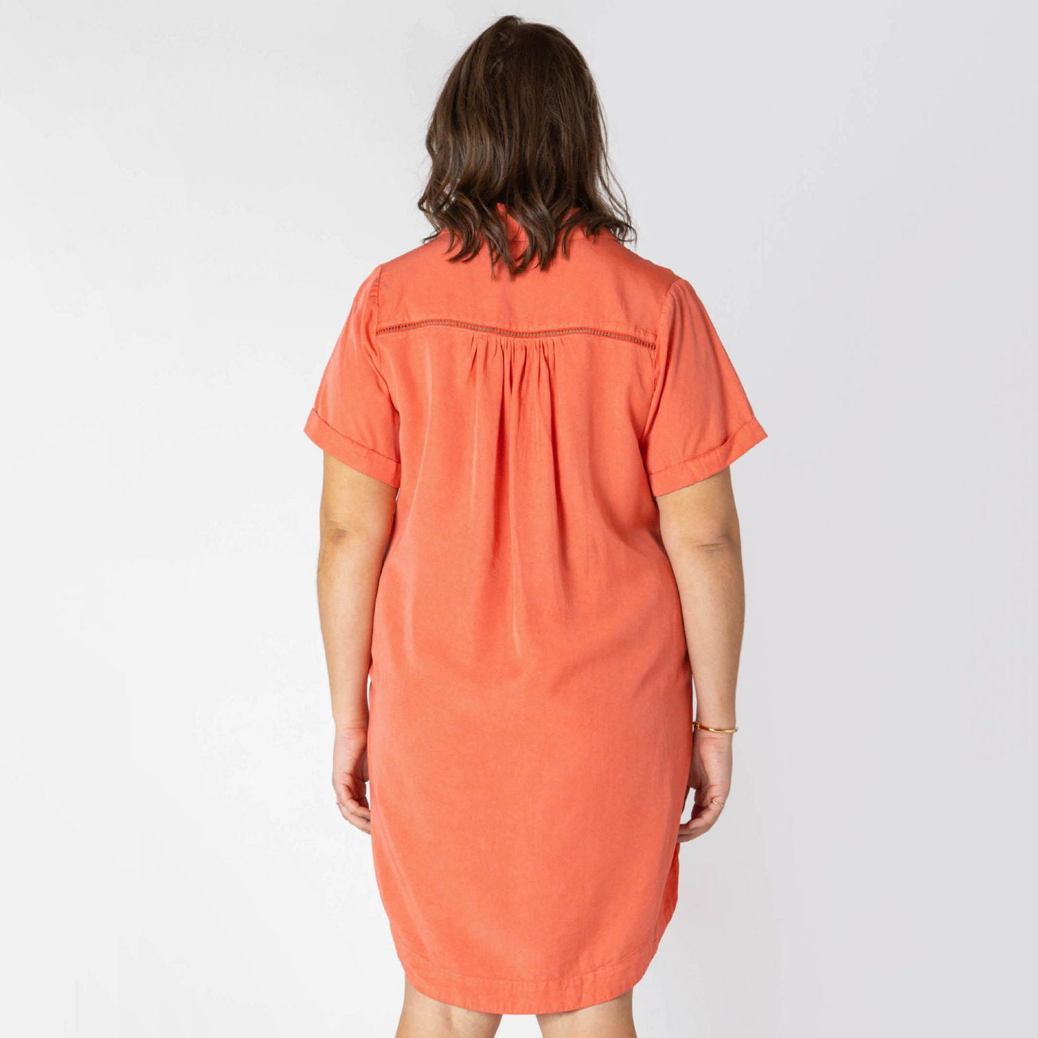 Devoted Taille Plus Femme mini robe boutonnée