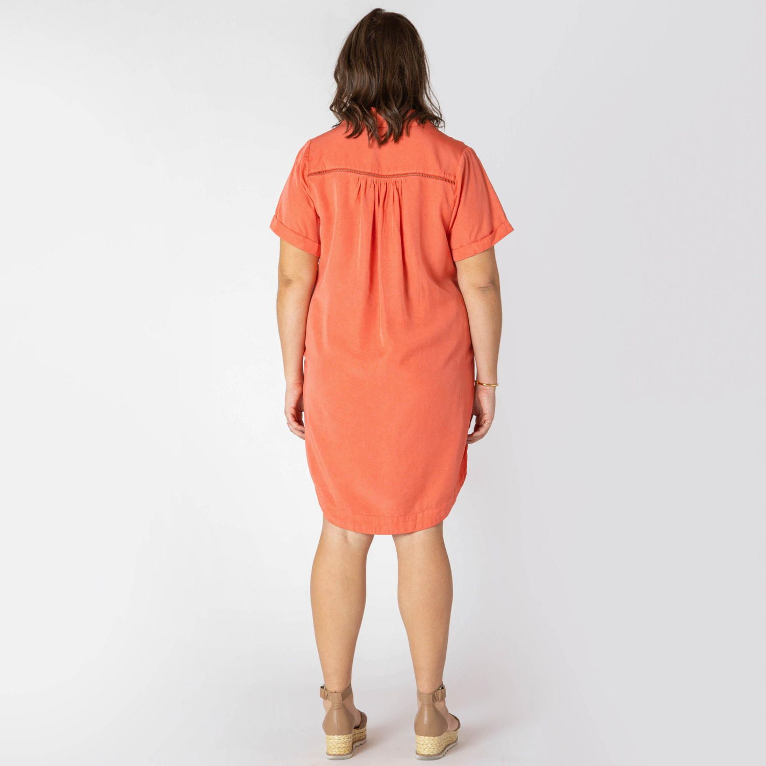 Devoted Taille Plus Femme mini robe boutonnée