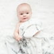 Lulujo - Collection Moderne Couverture d'emmaillotage en bambou de mousseline de luxe de bébé, couverture d'allaitement / poussette - Marbre – image 5 sur 8