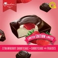 thumbnail image 2 of Petits gâteaux Ah Caramel!ᴹᴰ à saveur de fraises de Vachonᴹᴰ, 2 of 5