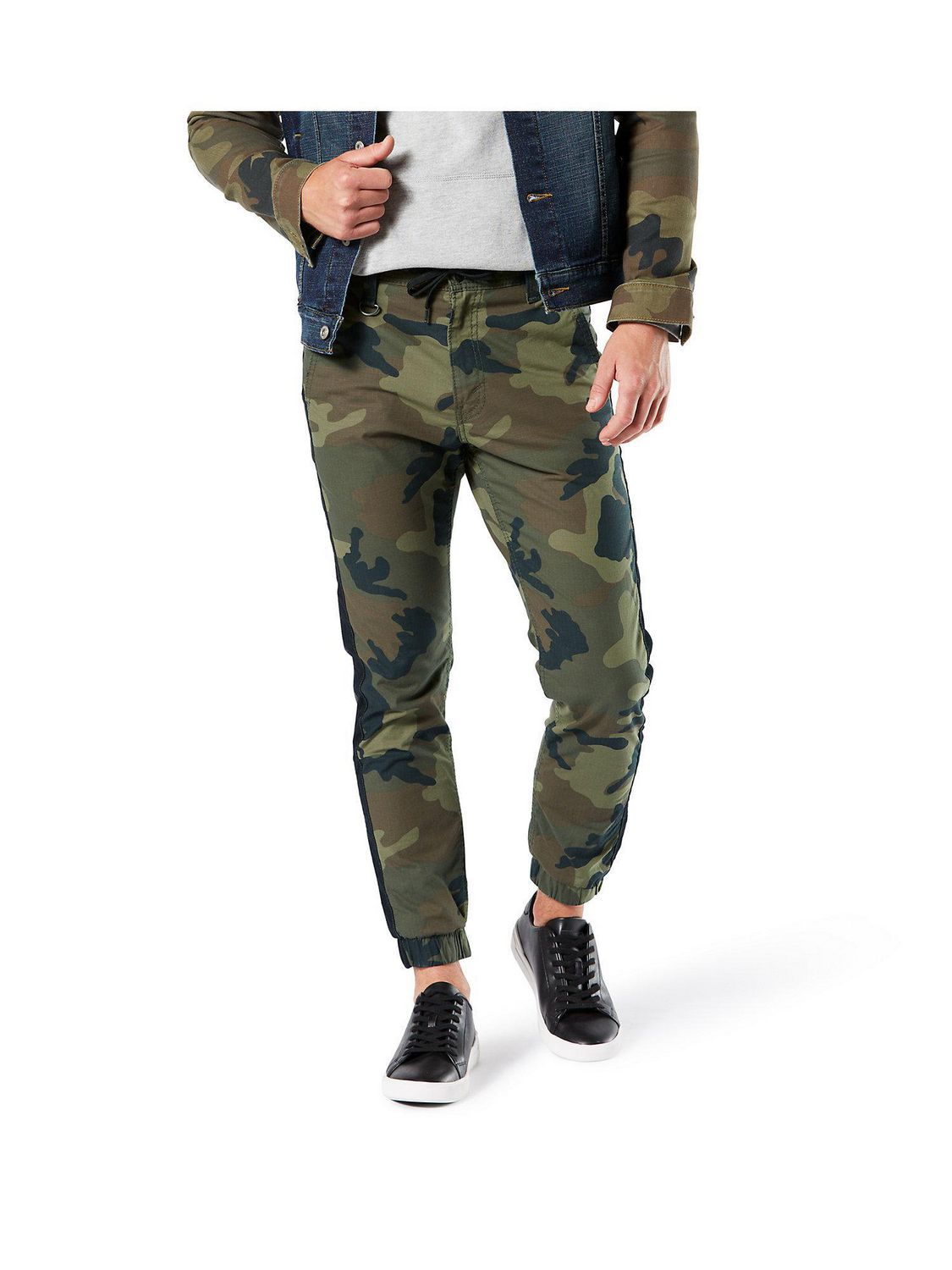 levi's camo joggers