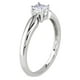 Bague de fiançailles Miadora avec 0.25 carat de diamant solitaire de coupe princesse en or blanc 10k – image 2 sur 3