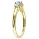 Bague de fiançailles Miabella avec 0.63 carat de saphir blanc synthétique en or jaune 10k – image 2 sur 4