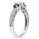 Bague de fiançailles Miadora avec 1 carat de saphir bleu et blanc synthétique et 0.13 carat de diamant en or blanc 10k – image 2 sur 4