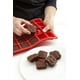 Moule à mini brownies en rouge de Lekue – image 5 sur 7