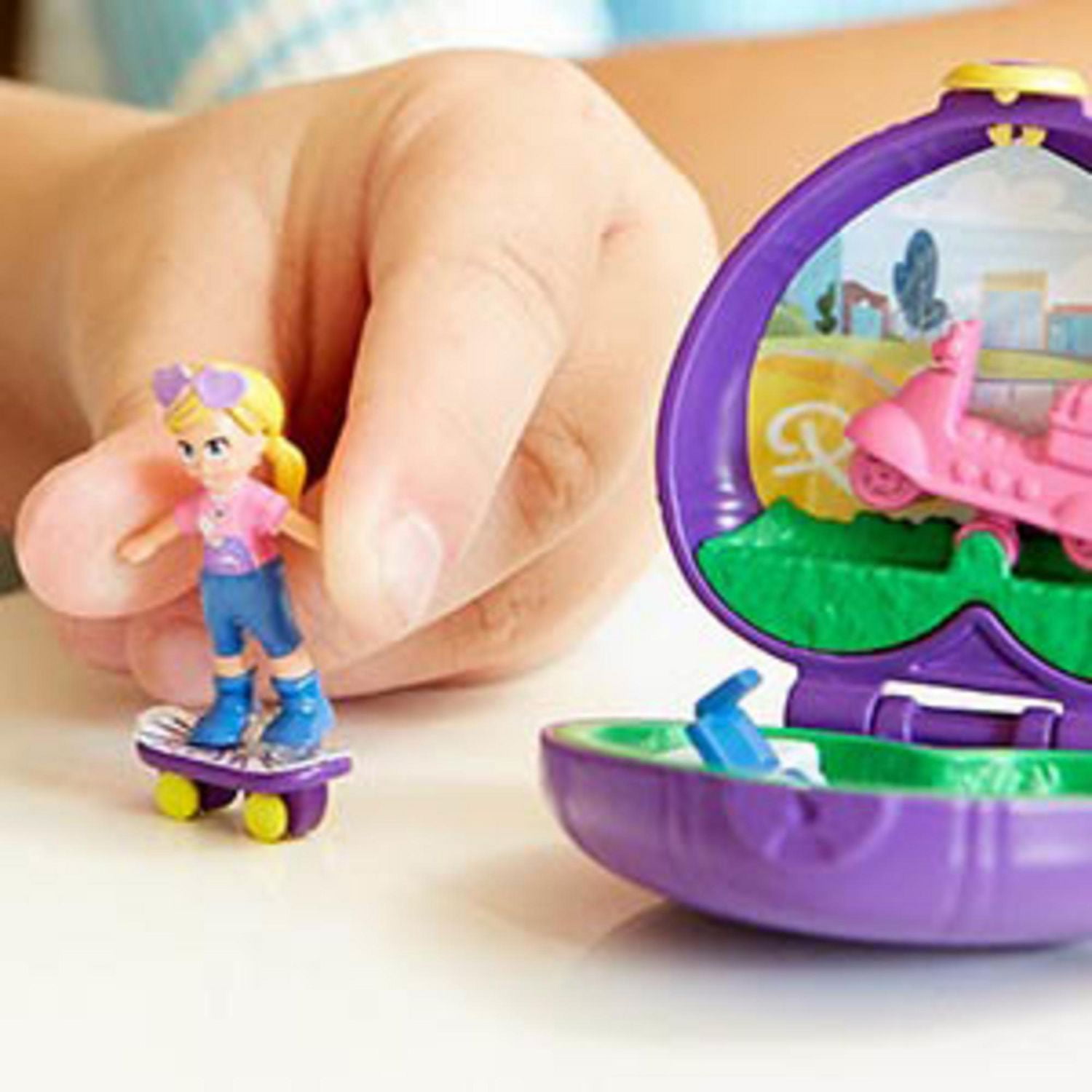 Polly Pocket Tiny Pocket World, Polly Peaches
