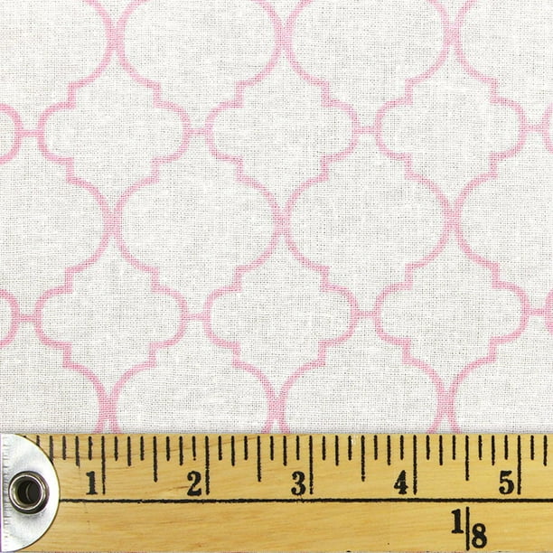 Tissu pré-coupé Fat Quarter de Fabric Creations à motif de trèfle rose clair