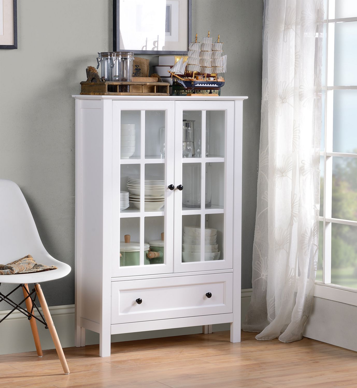 Homestar Furniture Z1611067 Cabinet with 2-Doors and 1-Drawer Glass in White 