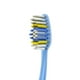 Paquet écono de 6 brosses à dents souples Colgate Extra Clean Paq. de 6 – image 5 sur 8