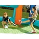 Énorme terrain gonflable de soccer et basket-ball de jardin Little Tikes pour plusieurs enfants – image 2 sur 4