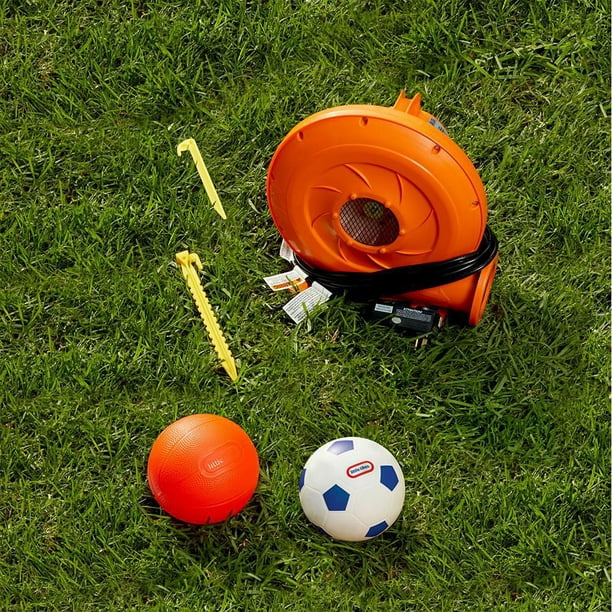 Énorme terrain gonflable de soccer et basket-ball de jardin Little Tikes  pour plusieurs enfants 