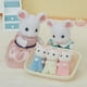 Triplés Marshmallow Mouse de Calico Critters, ensemble de 3 poupées figurines à collectionner avec berceau accessoire – image 4 sur 6
