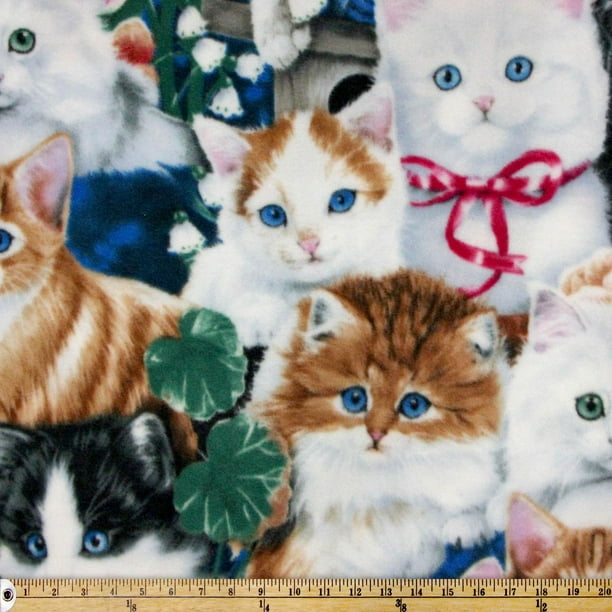 Tissu au mètre en molleton Fabric Creations à motif de chatons dans le jardin
