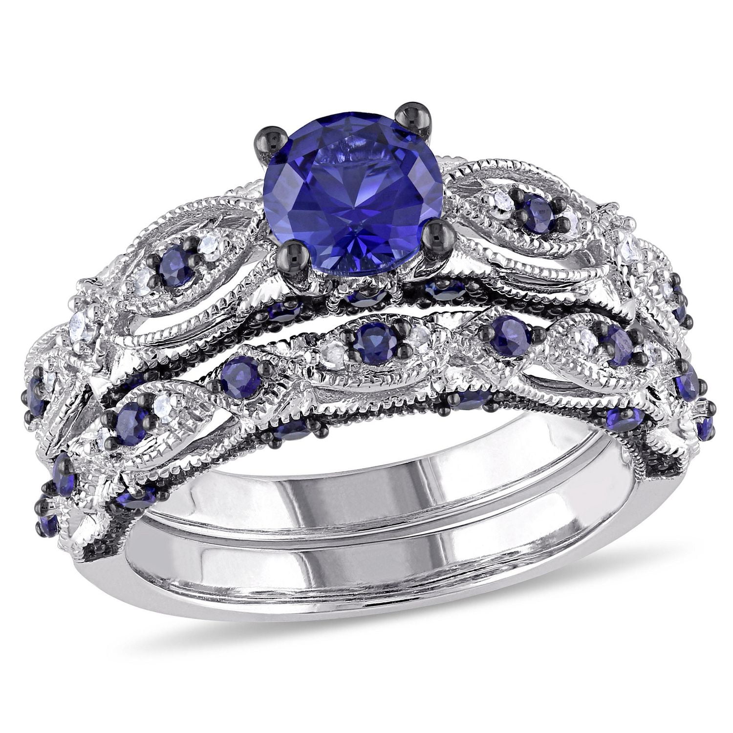 Ensemble nuptial rétro Tangelo avec saphirs bleus synthétiques 1-3/4 CT PBT et diamants 1/10 CT poids total en or blanc 10K