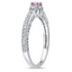 Bague de fiançailles Tangelo "halo" à trois pierres en diamant rose et blanc 0.50 ct T.W. en or blanc 14k – image 3 sur 4