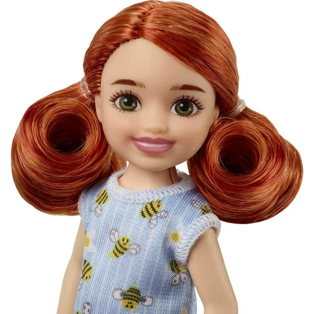 Barbie - Poupée Chelsea, rousse, robe à imprimé abeilles, 3+ ans