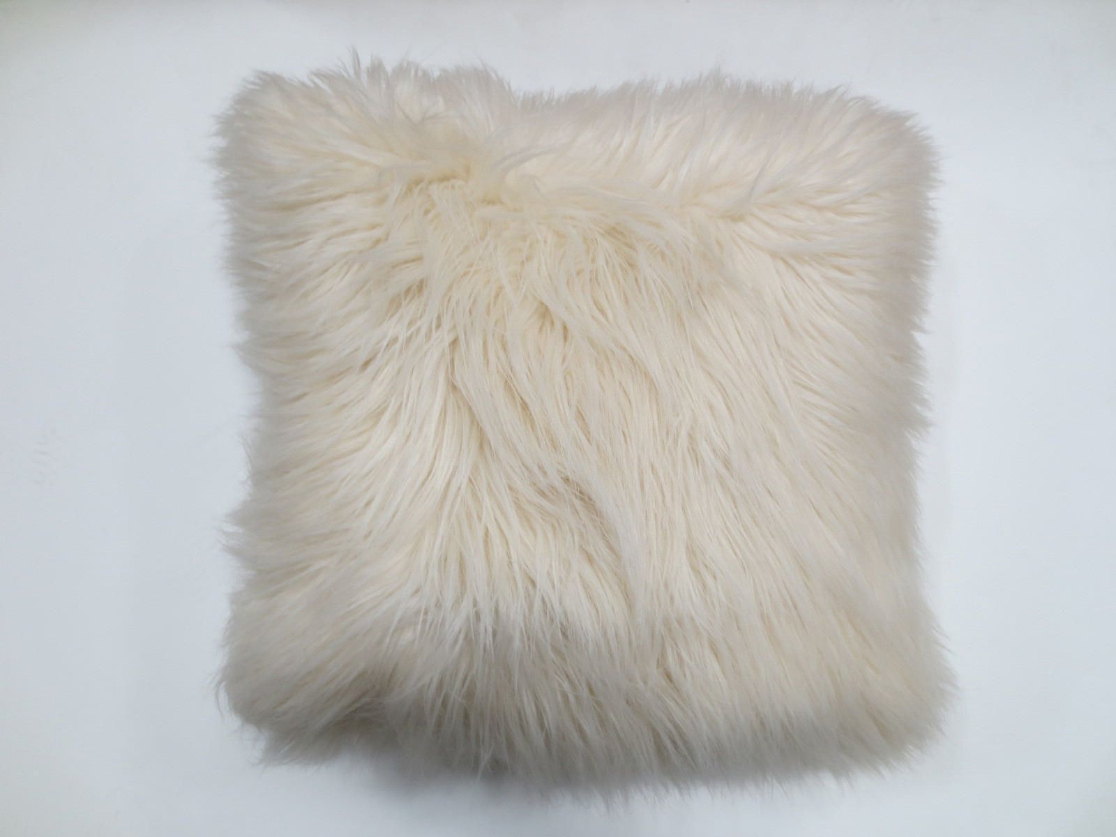 Artic fur white cushion | Walmart Canada