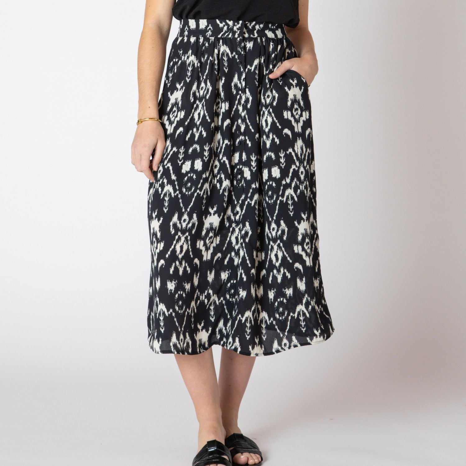 Devoted Flowy lightweight calf length skirt