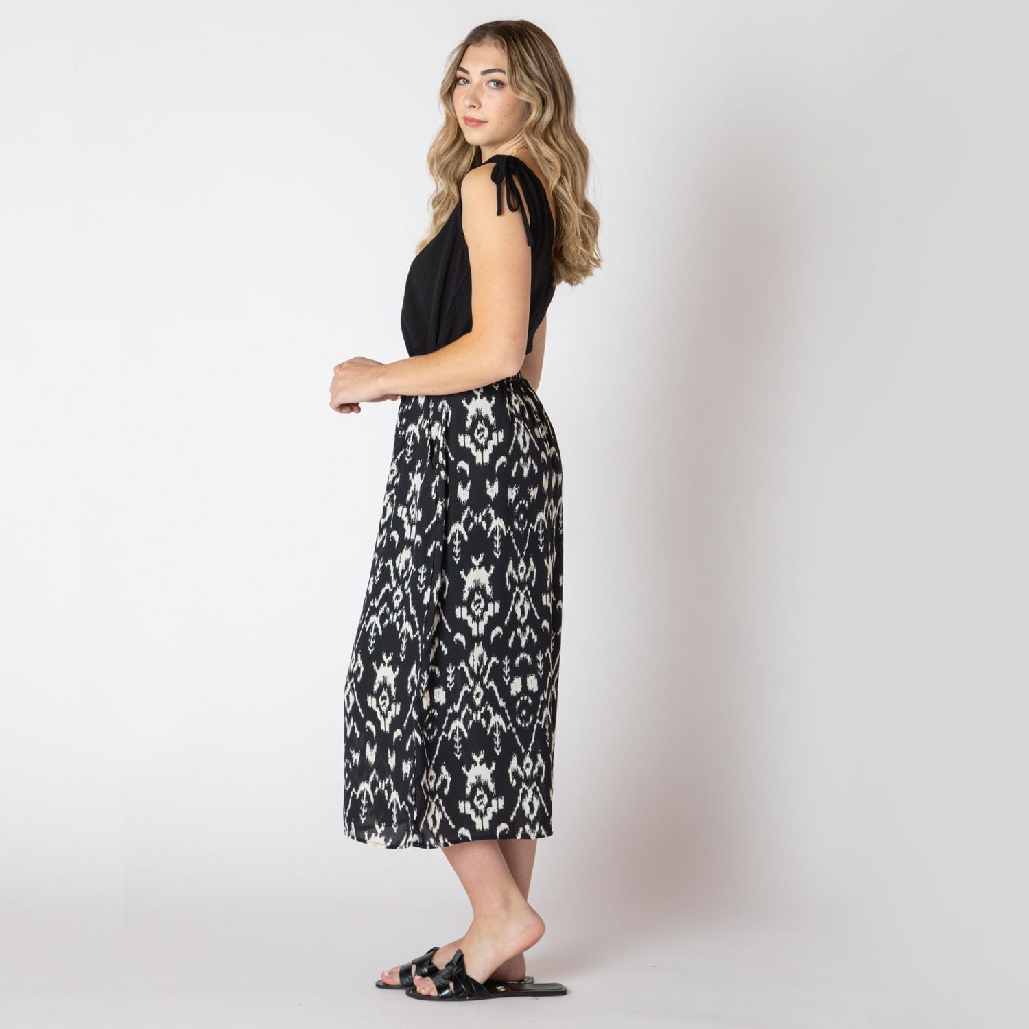 Devoted Flowy lightweight calf length skirt