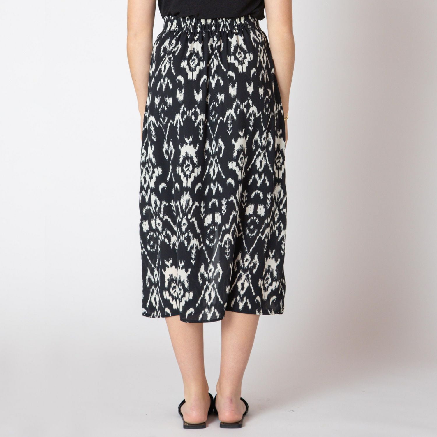 Devoted Flowy lightweight calf length skirt