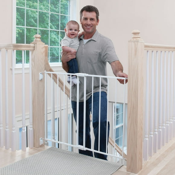 Safety 1st Top of Stairs Expanding Metal Gate