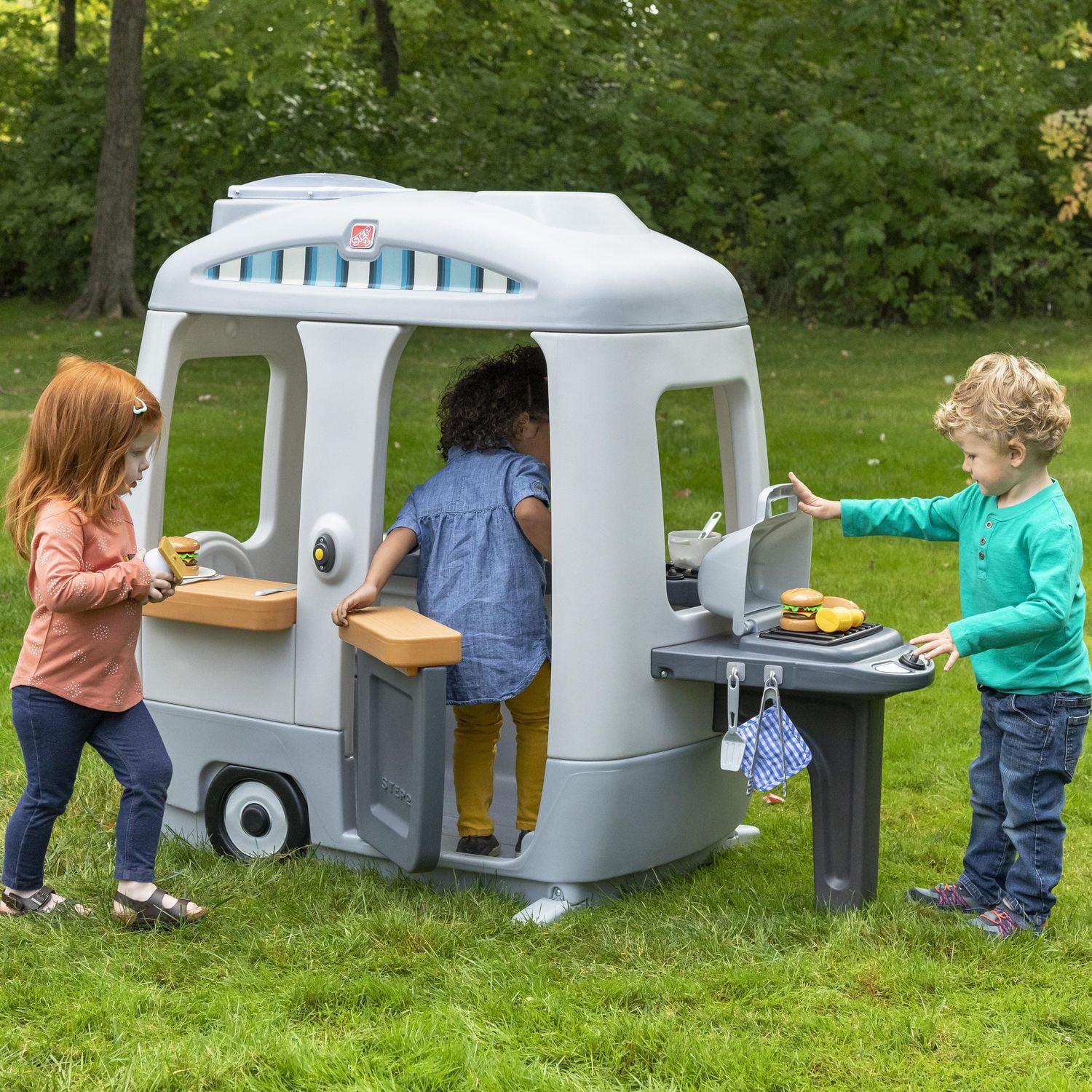 Kids shop play camper