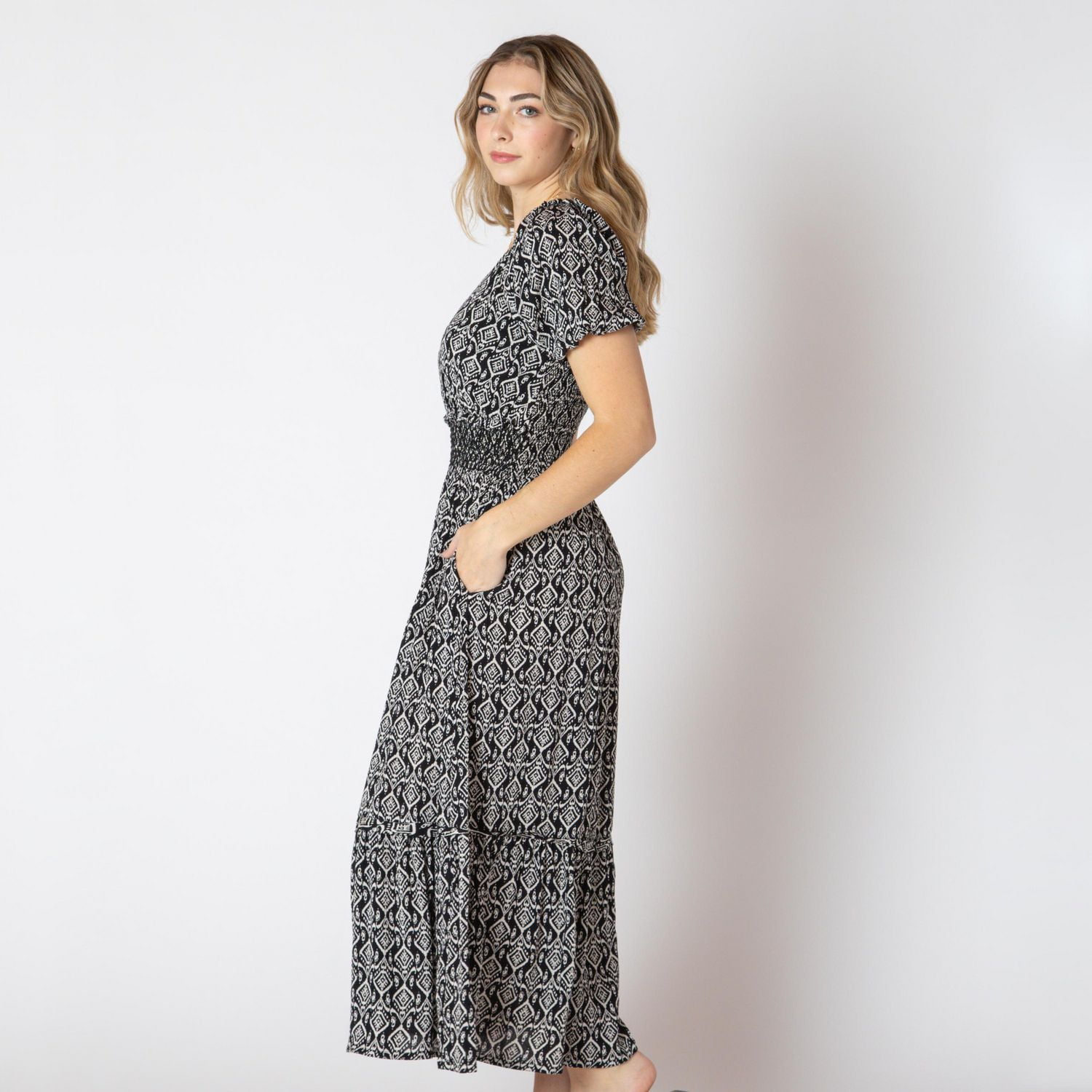 Devoted Robe florale longueur mollet avec manches courtes à volants