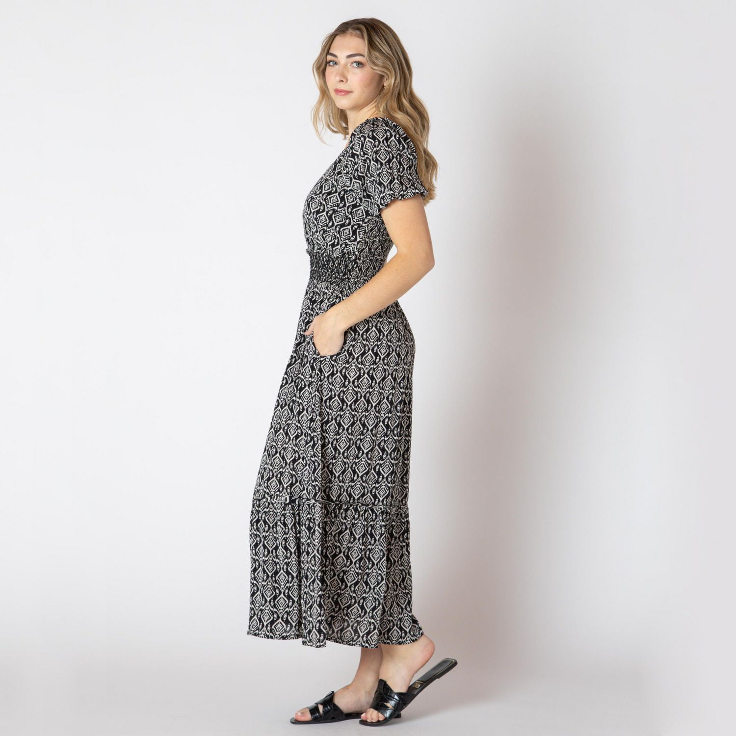 Devoted Robe florale longueur mollet avec manches courtes à volants