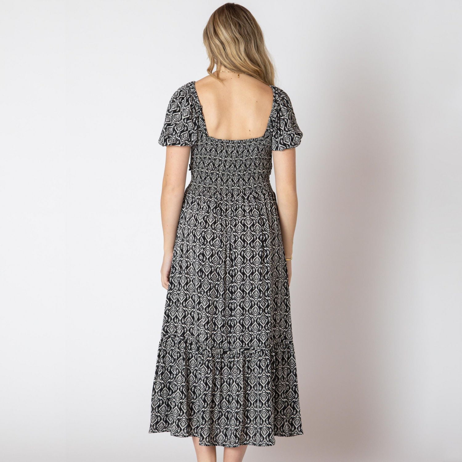 Devoted Robe florale longueur mollet avec manches courtes à volants