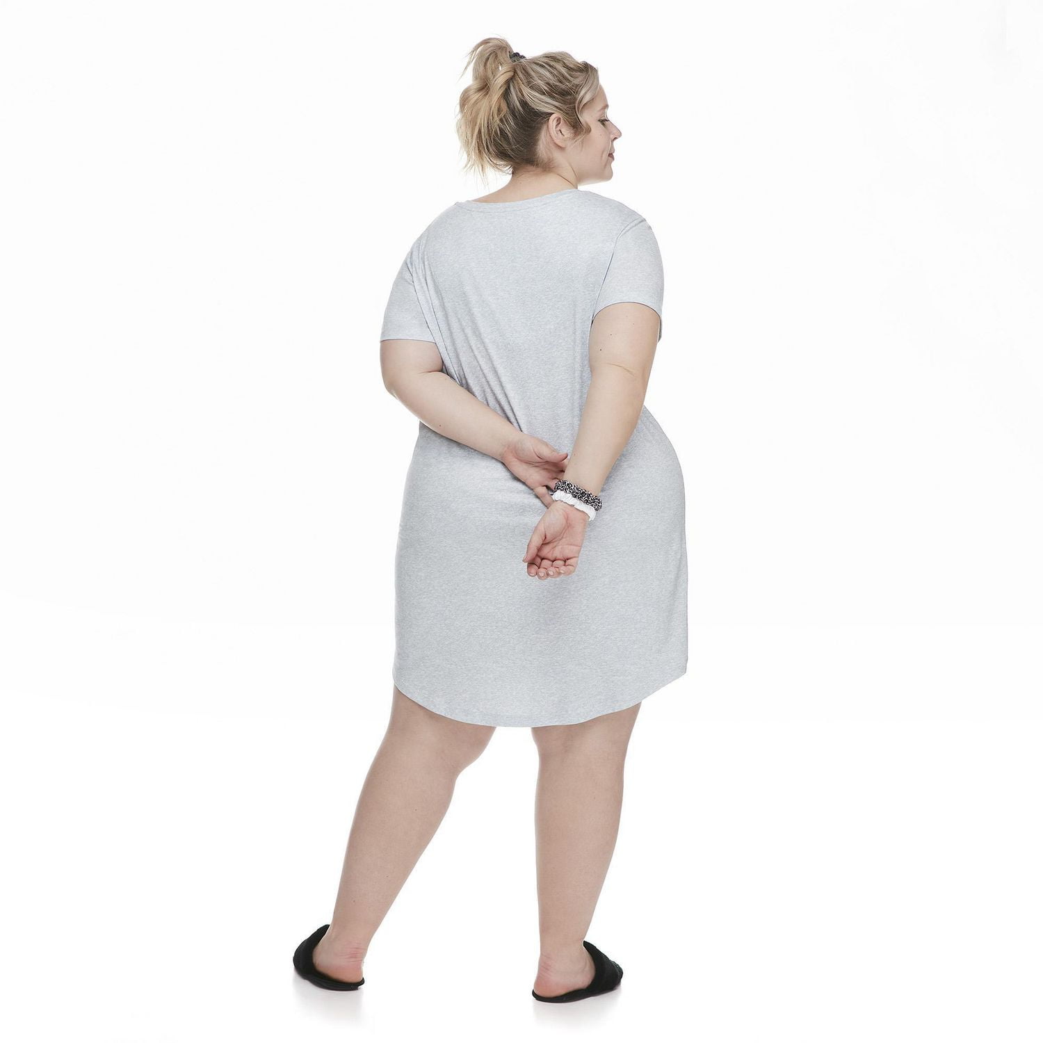 Ensemble composé d’une chemise de nuit avec imprimé graphique et de chouchous agencés George Plus pour femmes