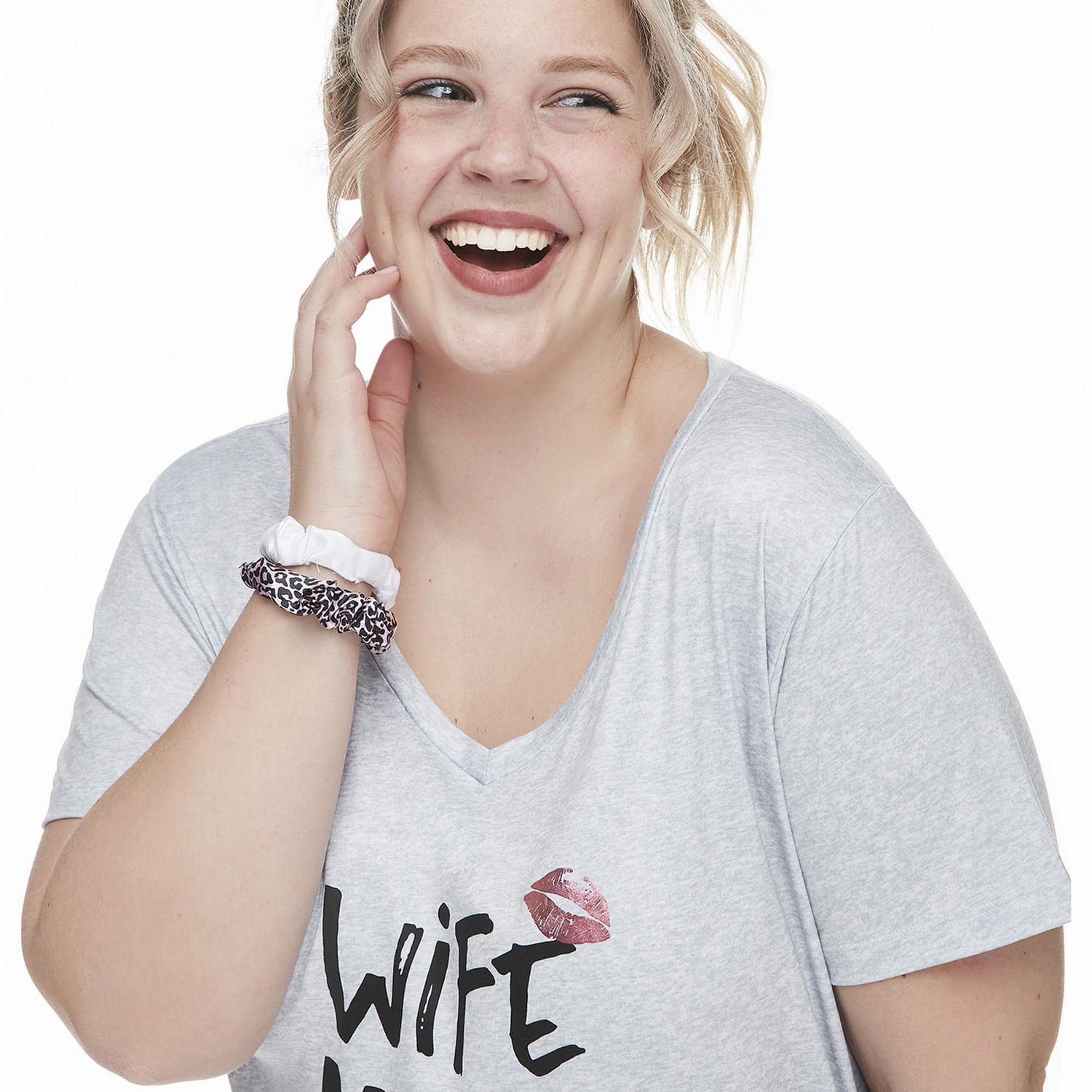 Ensemble composé d’une chemise de nuit avec imprimé graphique et de chouchous agencés George Plus pour femmes