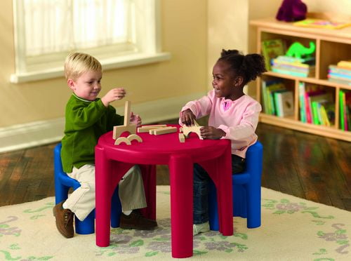 Little tikes table and 4 online chairs