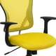 Chaise de travail pivotante en maille jaune à dossier mi-hauteur avec base chromée et appuis-bras – image 8 sur 9