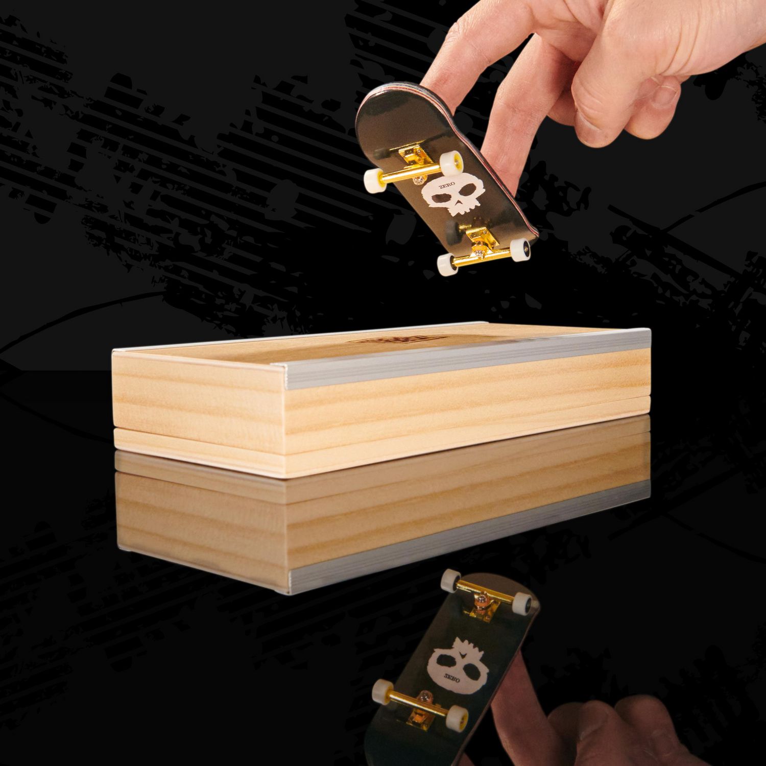 Tech Deck, Zero Pro Series Finger Board with Storage Display 