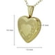 Médallion en forme de cœur en or jaune de 10 ct de 13 mm avec un cœur gravé et collier en or de 18 po – image 2 sur 2