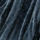 Couverture en texturé confortable recyclées, Bleu (228cm x 228cm) par Nemcor – image 3 sur 8