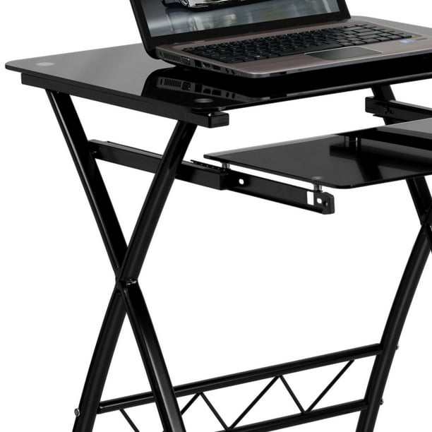 Clavier d'ordinateur noir sur bureau en bois marron photo – Photo