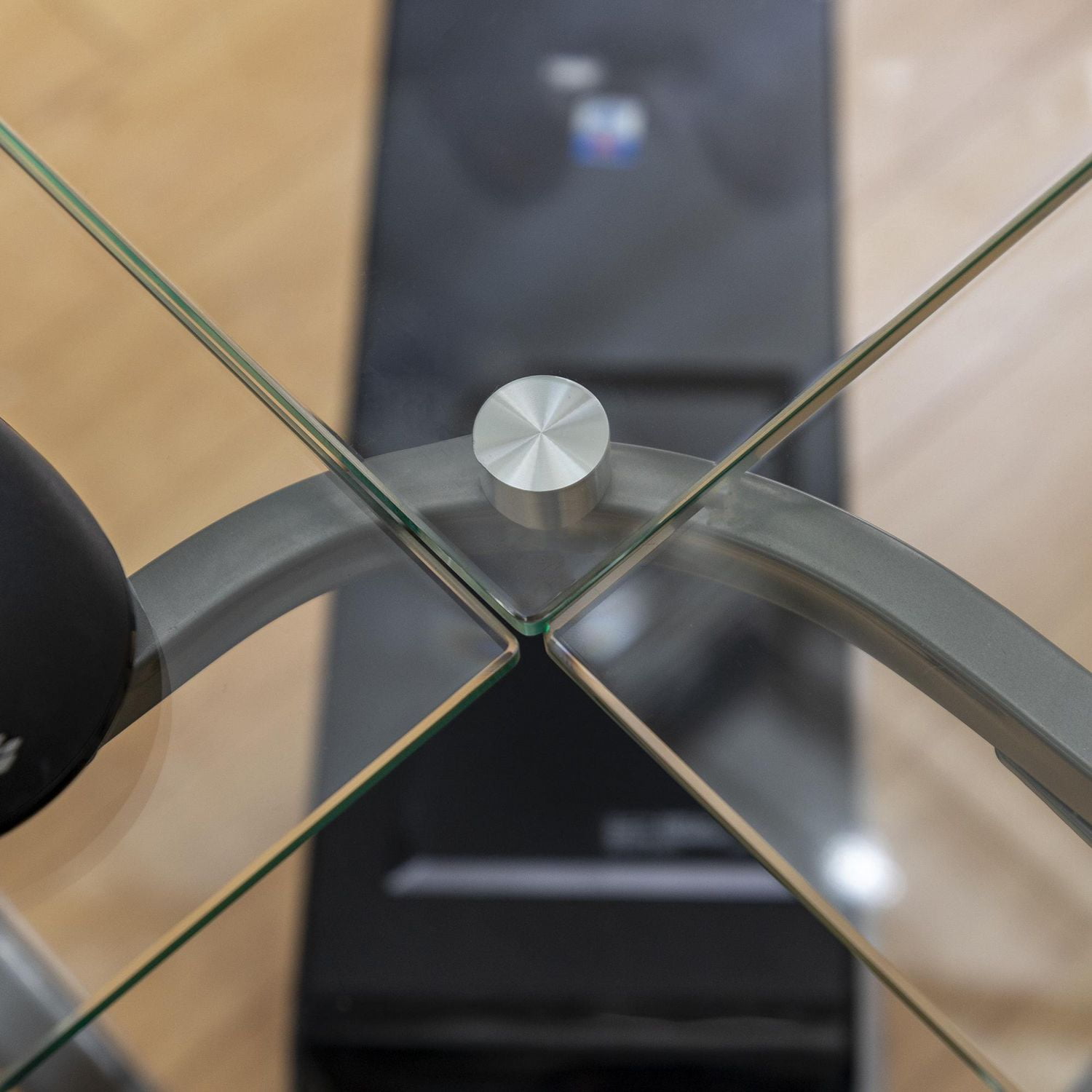 Manor Park Bureau D Ordinateur En Coin De Verre Et De Metal Walmart Canada Manor Park Bureau D Ordinateur En Coin De Verre Et De Metal Walmart Canada