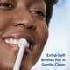 Brosse à dents électrique Oral-B Pro 300 Sensitive Clean Vitality avec (1) brossette, rechargeable, blanc Brosse à dents avec (1) brossette – image 2 sur 8