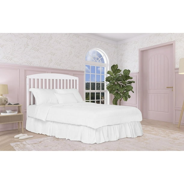 Dream On Harbor 4-in-1 Convertible Mini Crib, For small nurseries 