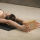 Bloc de yoga en liège écologique imprimé – image 4 sur 5