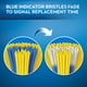 Oral B Indicator Brosse à dents en soie moyenne Nettoyage Contour 1 Brosse à dents – image 4 sur 8
