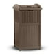 Cache-poubelle Trash Hideaway ® en résine aspect osier de Suncast® – image 1 sur 1