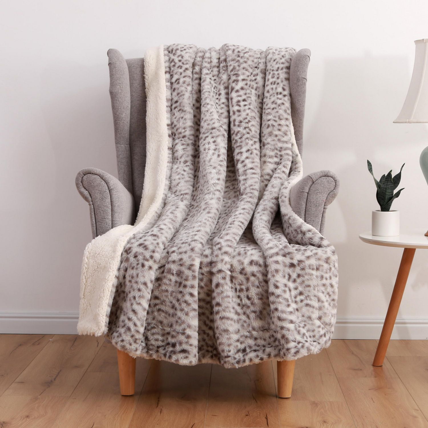 FAUX FUR THROW 