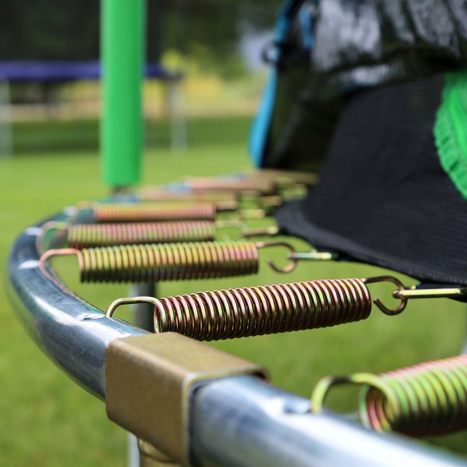 Double spring outlet trampoline