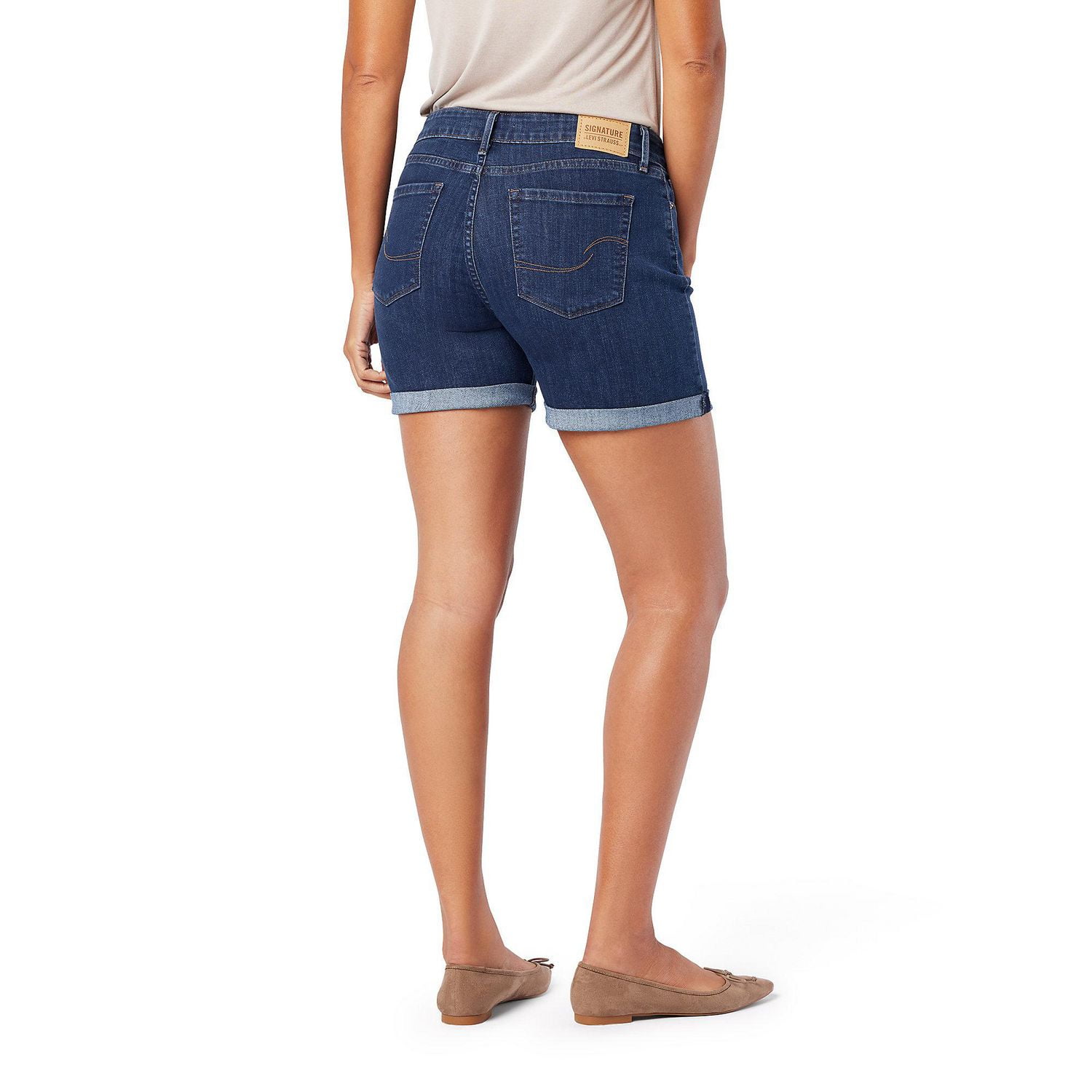 Levi Strauss Signature.™ Women’s Mid-Rise 5" Shorts